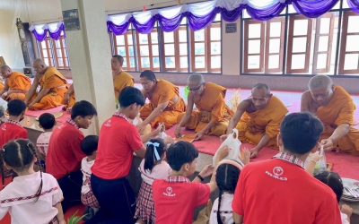 นักศึกษานำปัจจัยถวายทำบุญ ณ วัดแหลมใต้ เป็นประจำเนื่องในโอกาสทุกวันพระ